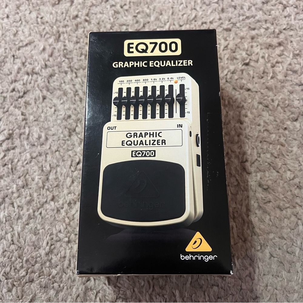 EQ700 Graphic Equalizer - Cream and Black